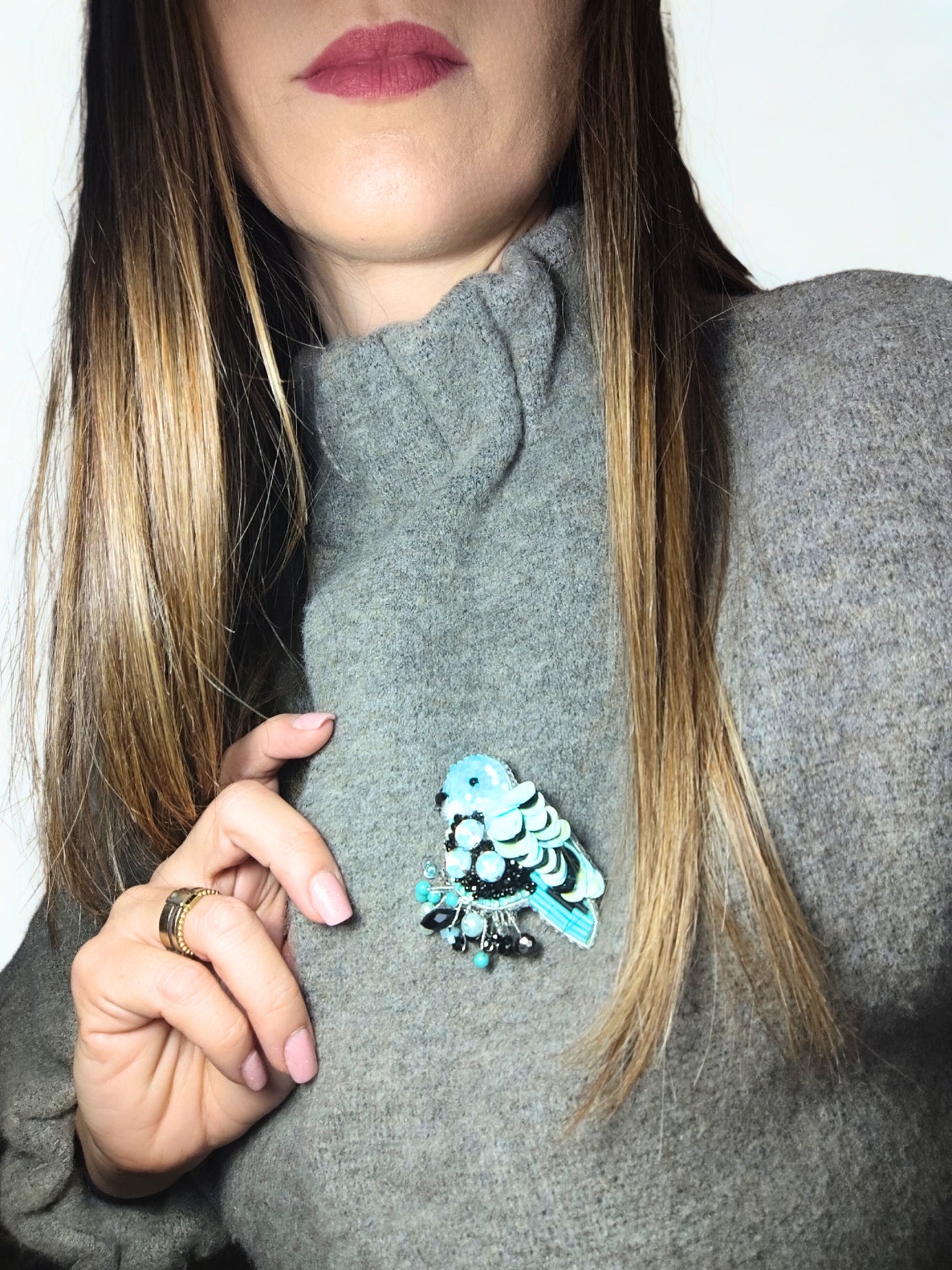 Brosa pasare lucrata manual – piesa unicat