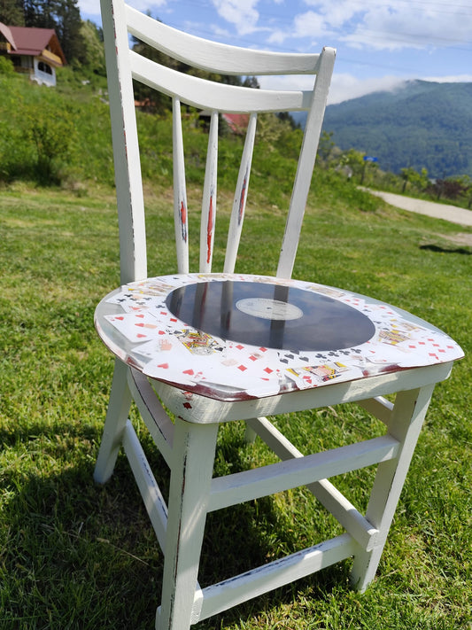 Scaun „Alice în Țara Minunilor”- Artă funcțională în rășină epoxidică