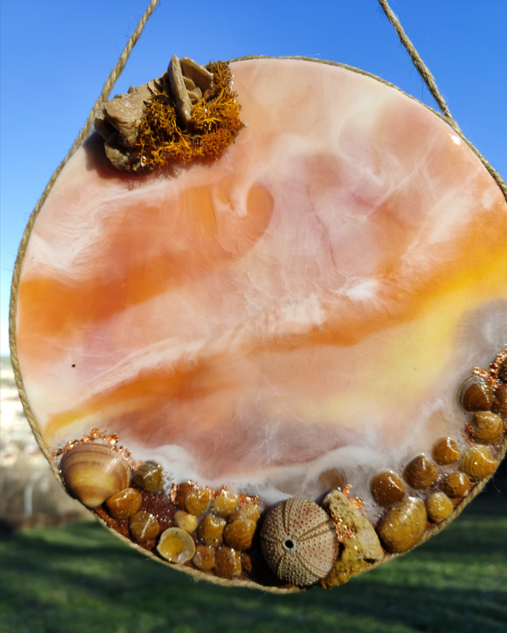 „Mare pe Marte”- Tablou cu rășină epoxidică, elemente marine și trandafir al deșertului