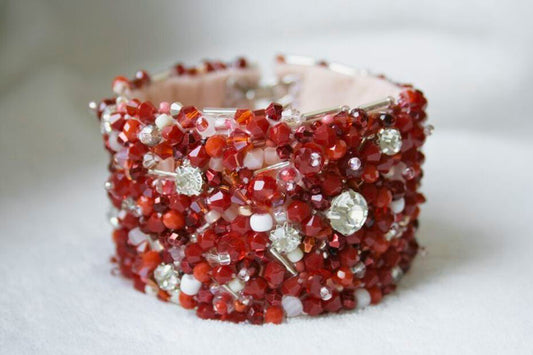 Bratara „Strawberry Rush” – piesa handmade