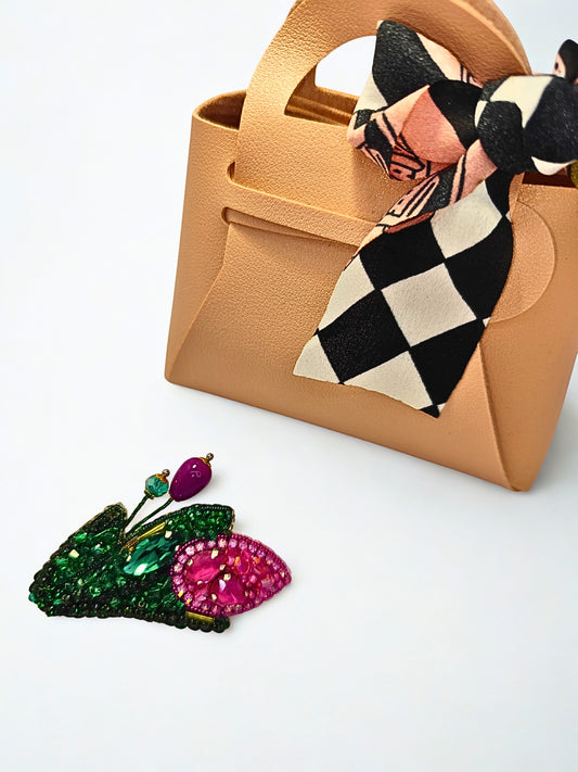 Broşă lalea lucrată manual – piesă unicat