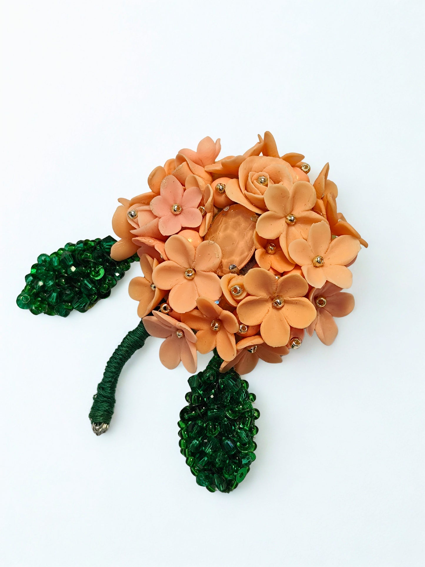 Broșă florală cusută manual – piesă unicat