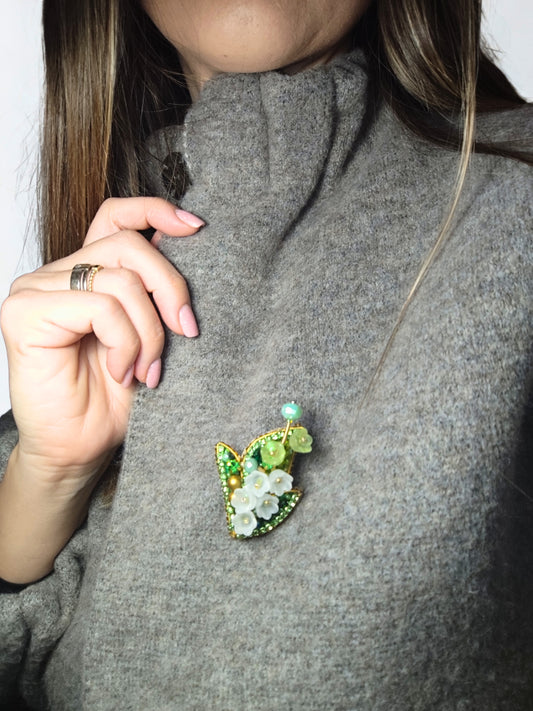 Brosa zambila lucrata manual – piesa unicat