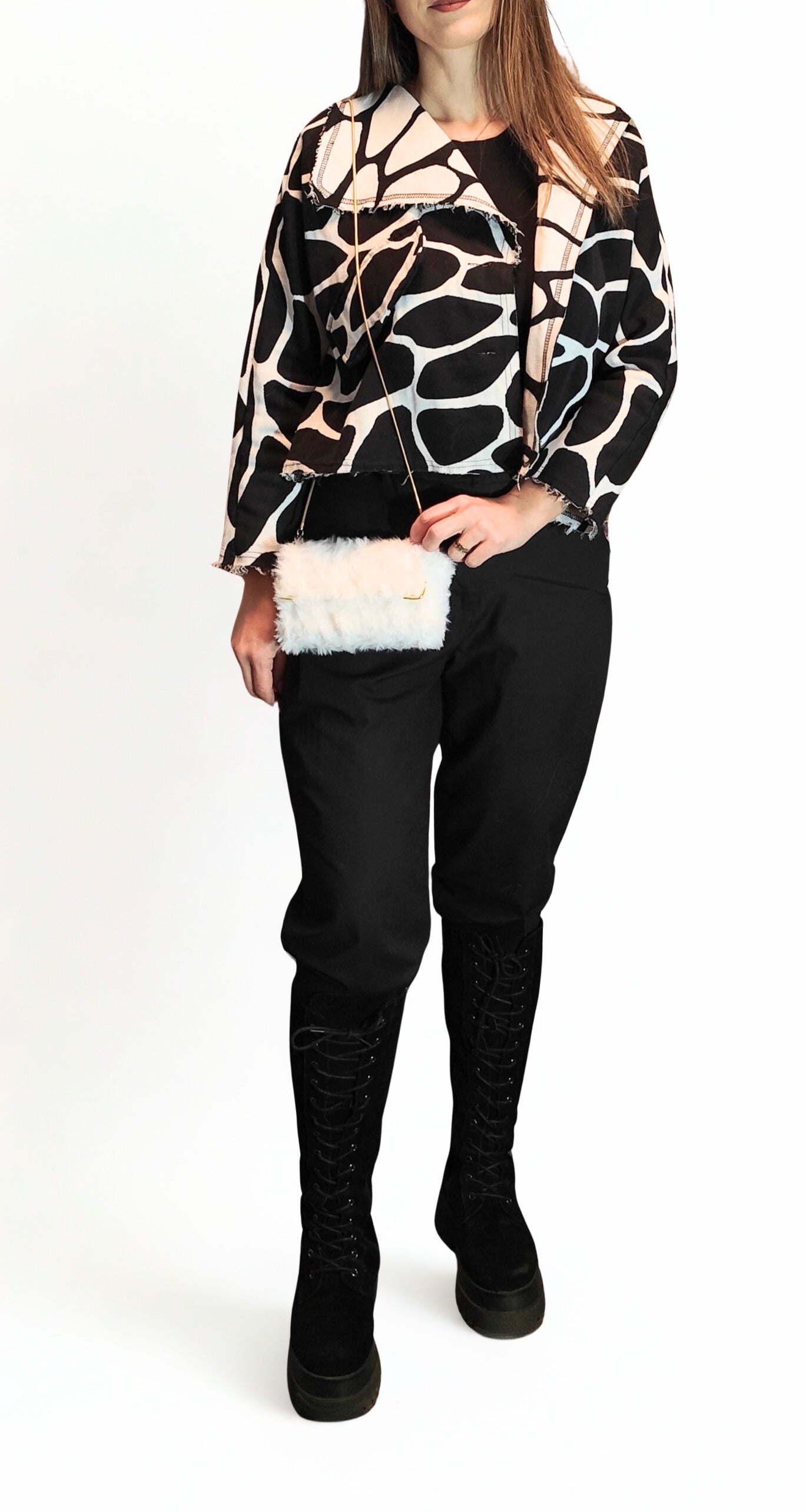 Geanta handmade „Luna”, tip plic cu textura fluffy – piesa unicat