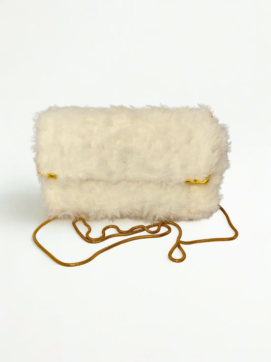 Geanta handmade „Luna”, tip plic cu textura fluffy – piesa unicat