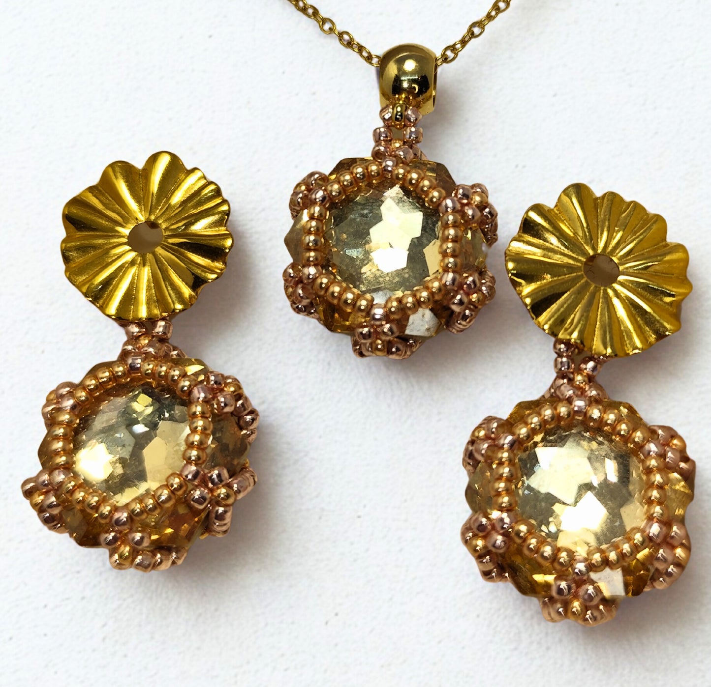 Set cercei + colier „Golden Sun Halo” – piesa handmade, unicat