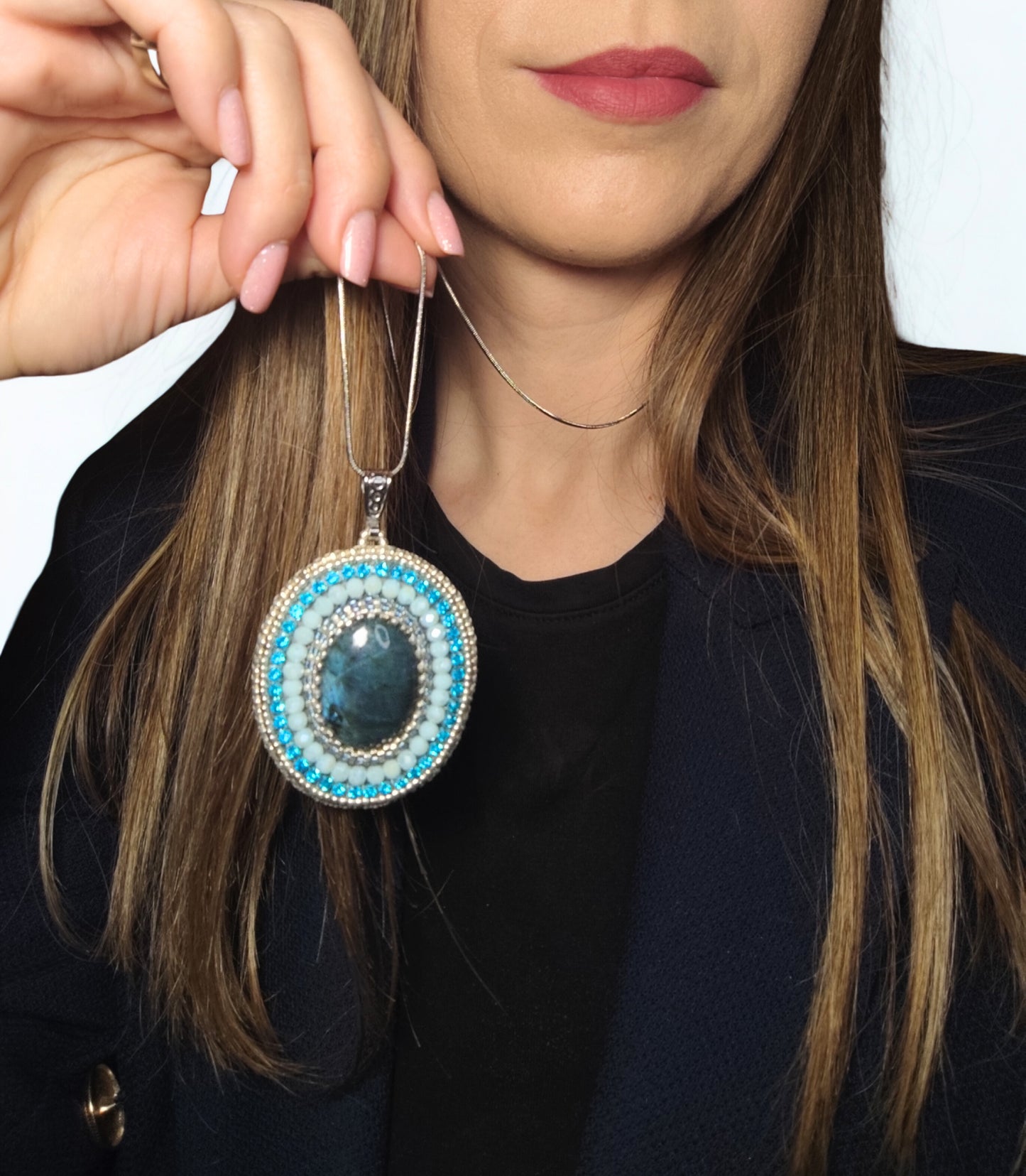 Colier handmade cu labradorit și inox „Blue Aurora Medallion”