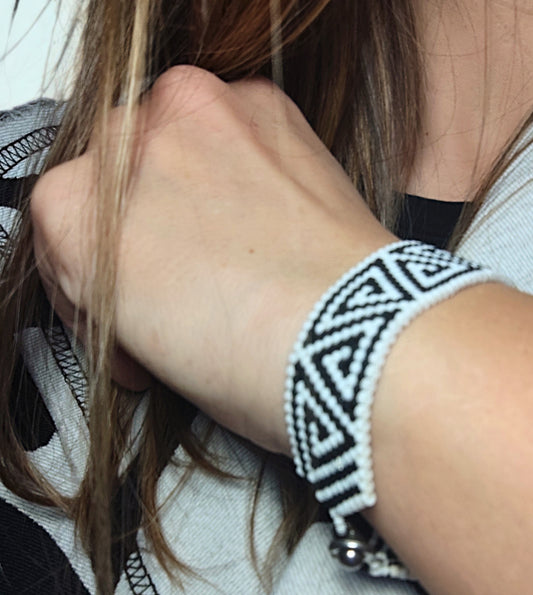 Bratara „Semn strabun” – piesa unicat