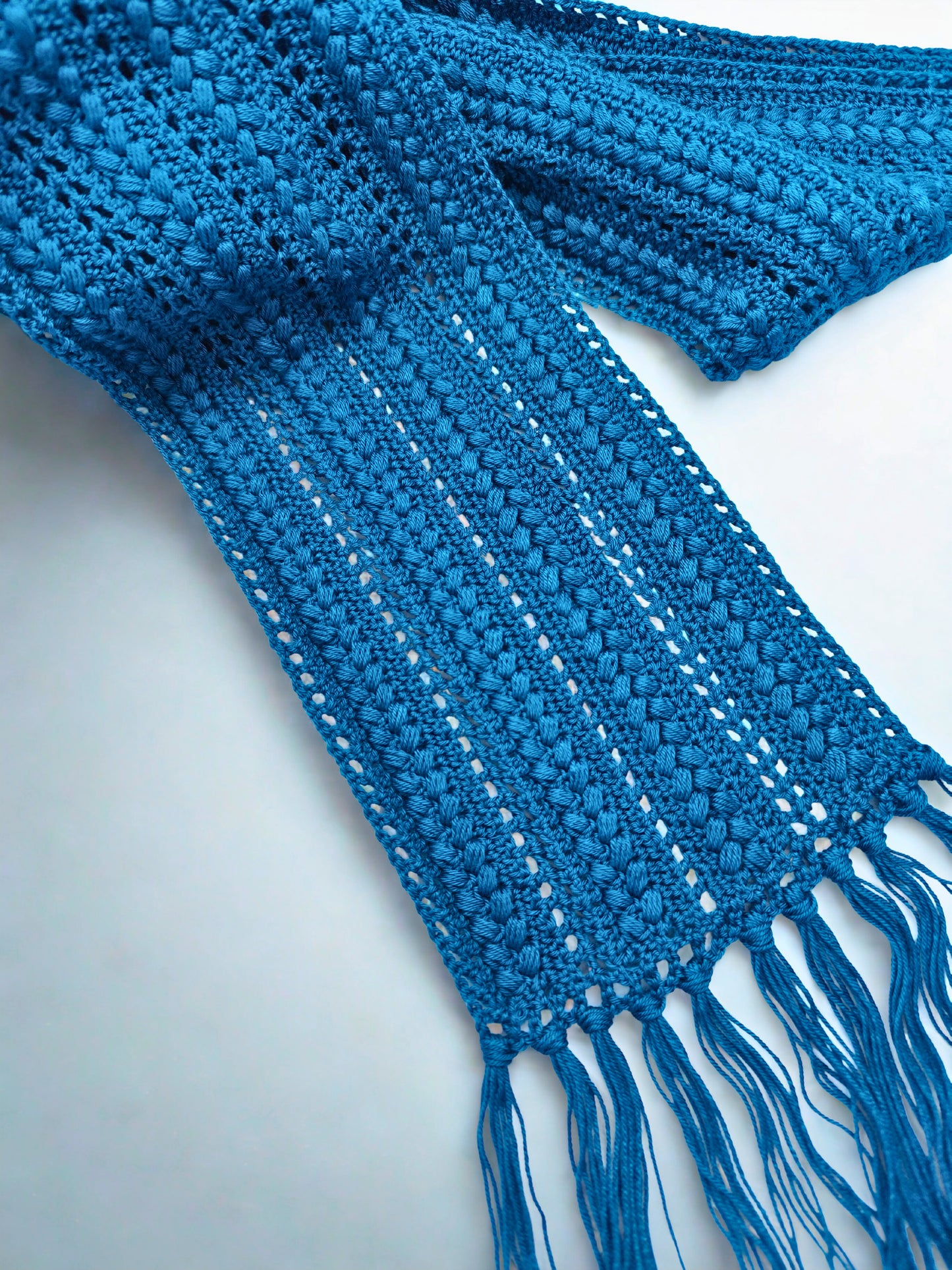 Șal croșetat manual „Blue Silk Whisper”