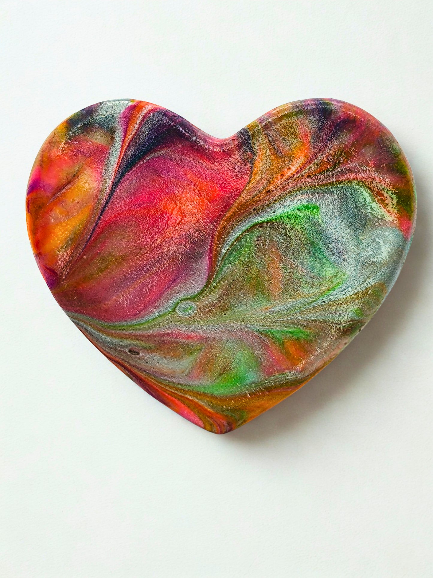 Broșă handmade din lut „Color Flow Heart”