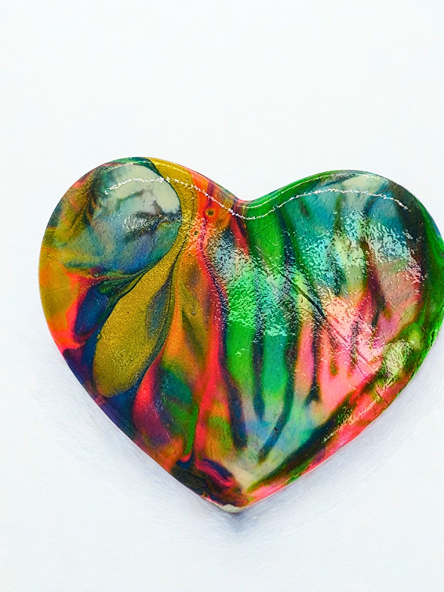 Broșă handmade din lut „Color Flow Heart”