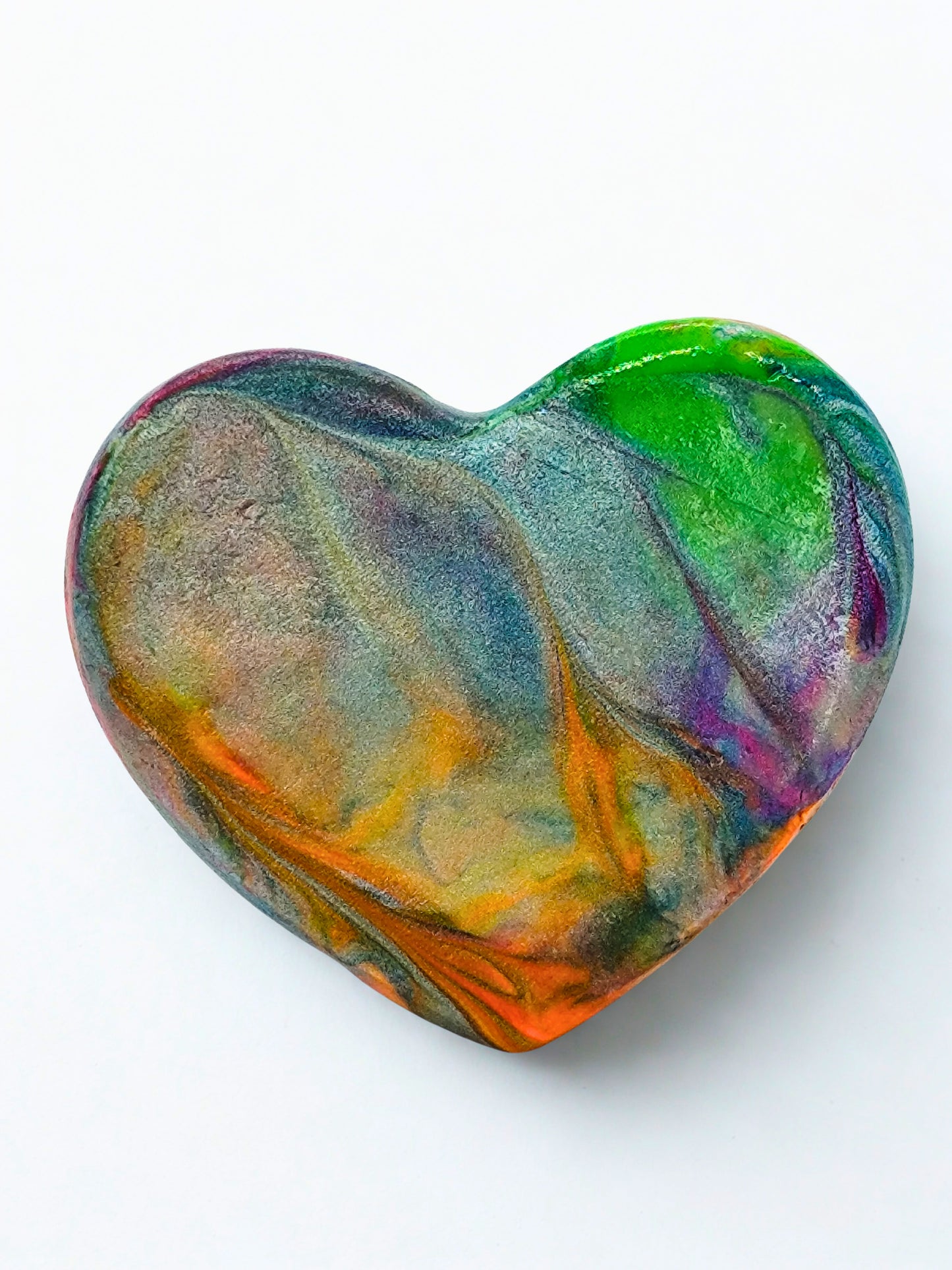 Broșă handmade din lut „Color Flow Heart”