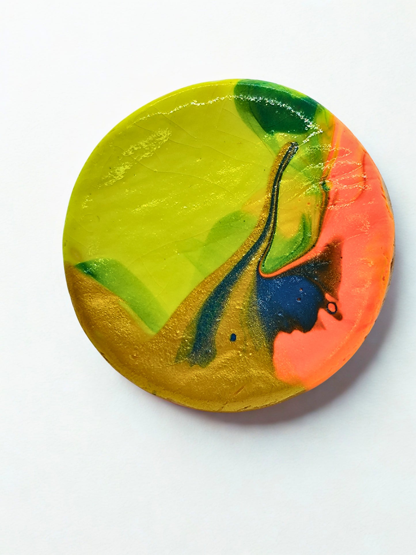 Broșă handmade din lut „Color Flow Circle”