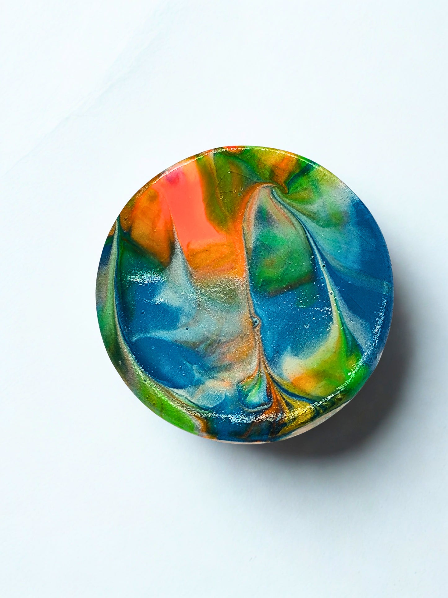 Broșă handmade din lut „Color Flow Circle”