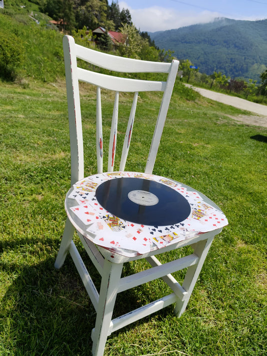 Scaun „Alice în Țara Minunilor”- Artă funcțională în rășină epoxidică