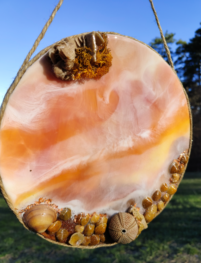 „Mare pe Marte”- Tablou cu rășină epoxidică, elemente marine și trandafir al deșertului