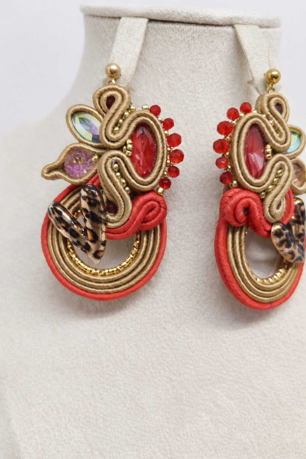 Cercei soutache magenta cu accente animal print „Wild Heart”