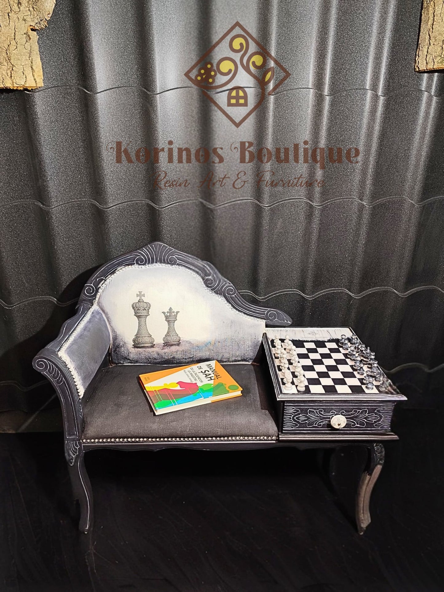 Canapea vintage recondiționată cu masă de șah integrată