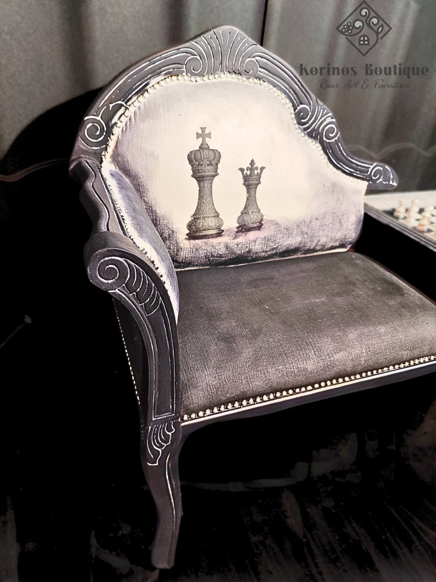 Canapea vintage recondiționată cu masă de șah integrată