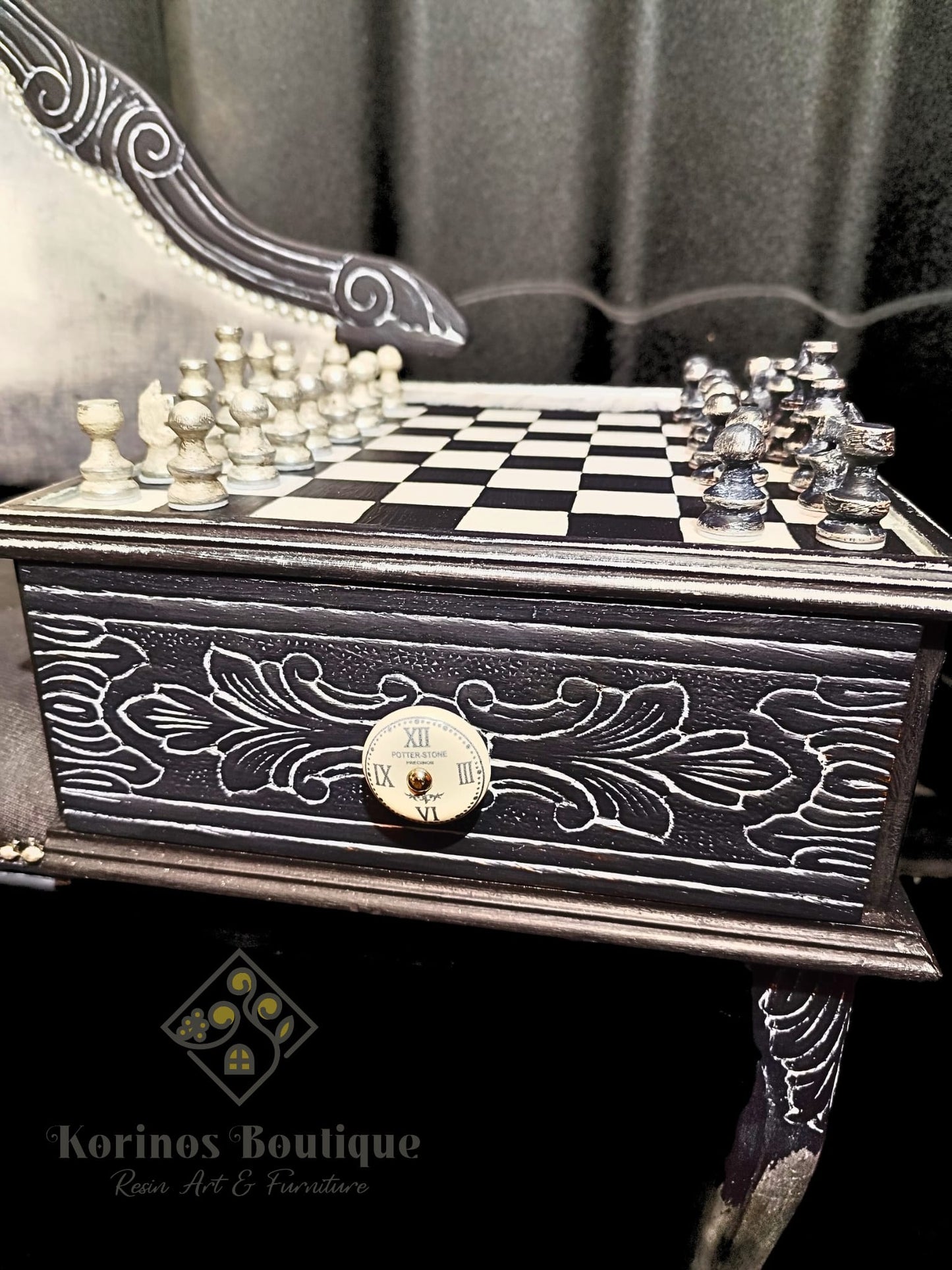 Canapea vintage recondiționată cu masă de șah integrată