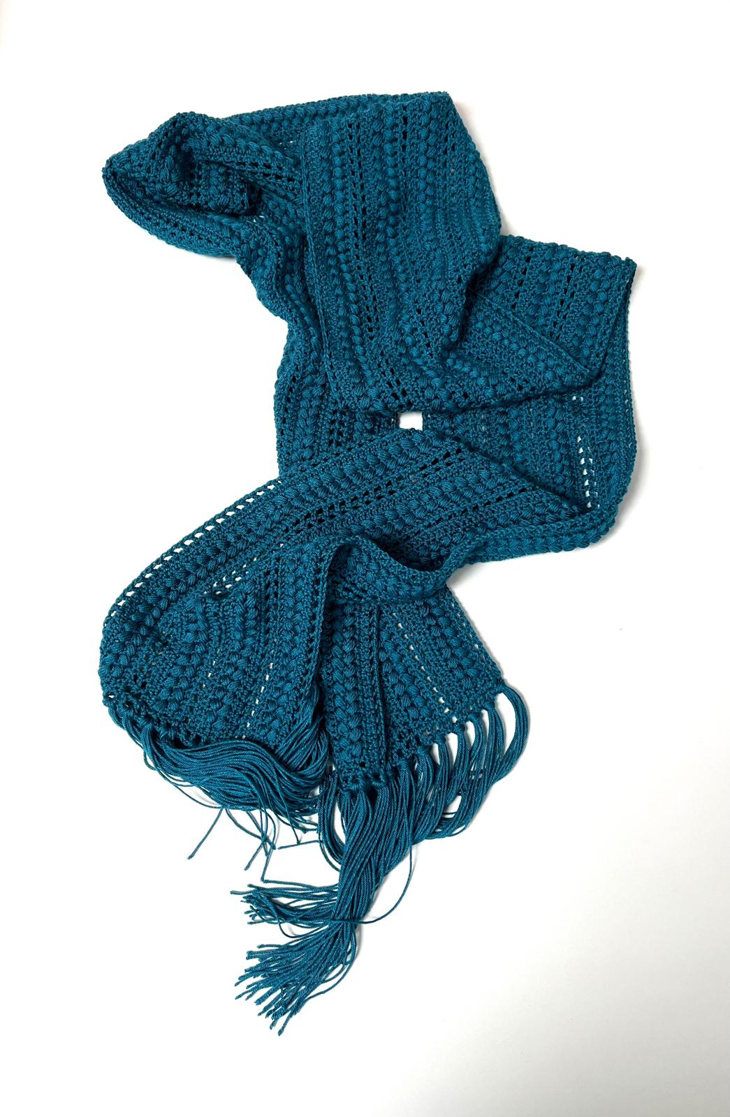 Șal croșetat manual „Blue Silk Whisper”