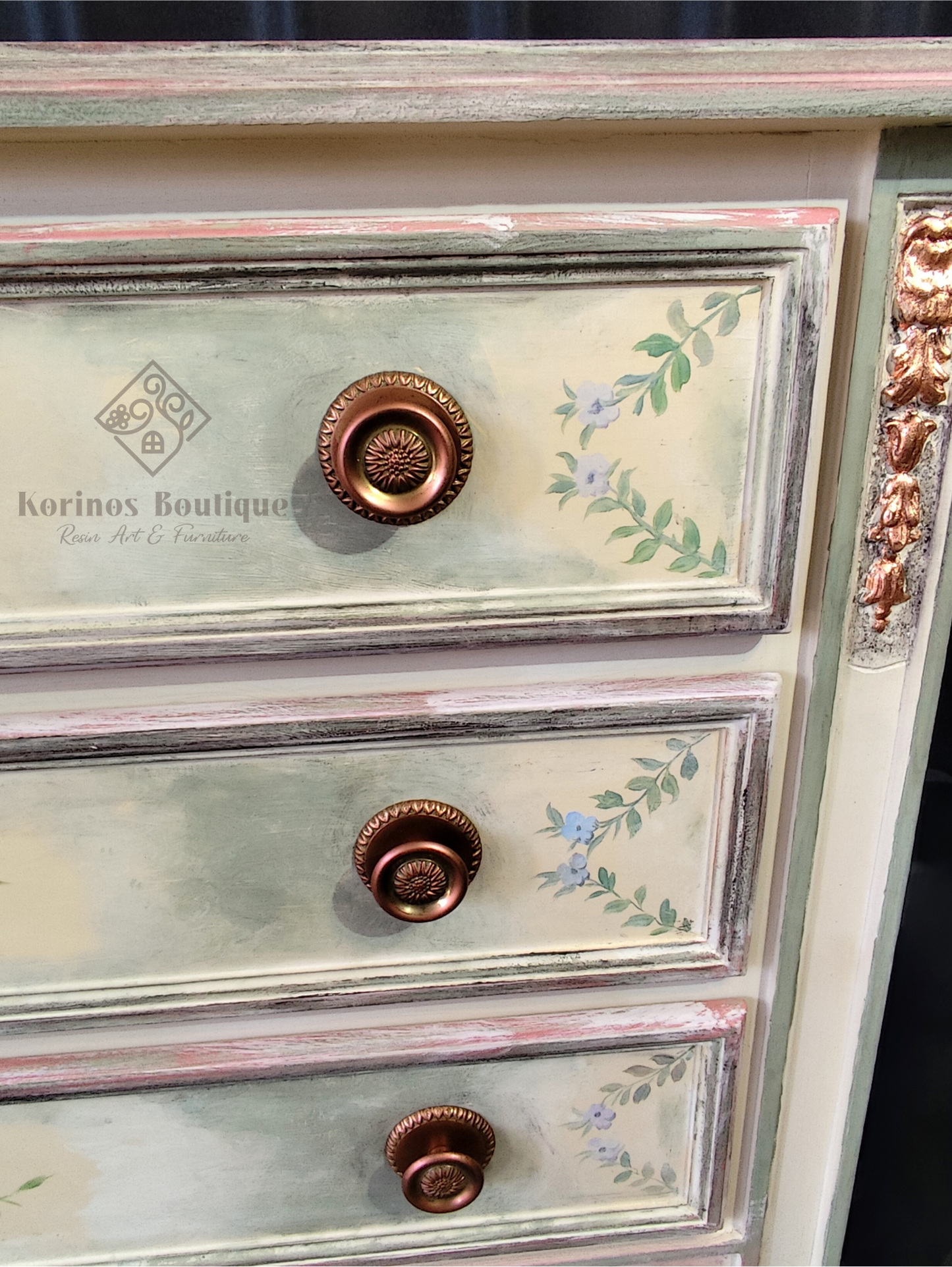 Set comodă și două noptiere recondiționate – Eleganță italiană cu accente artistice