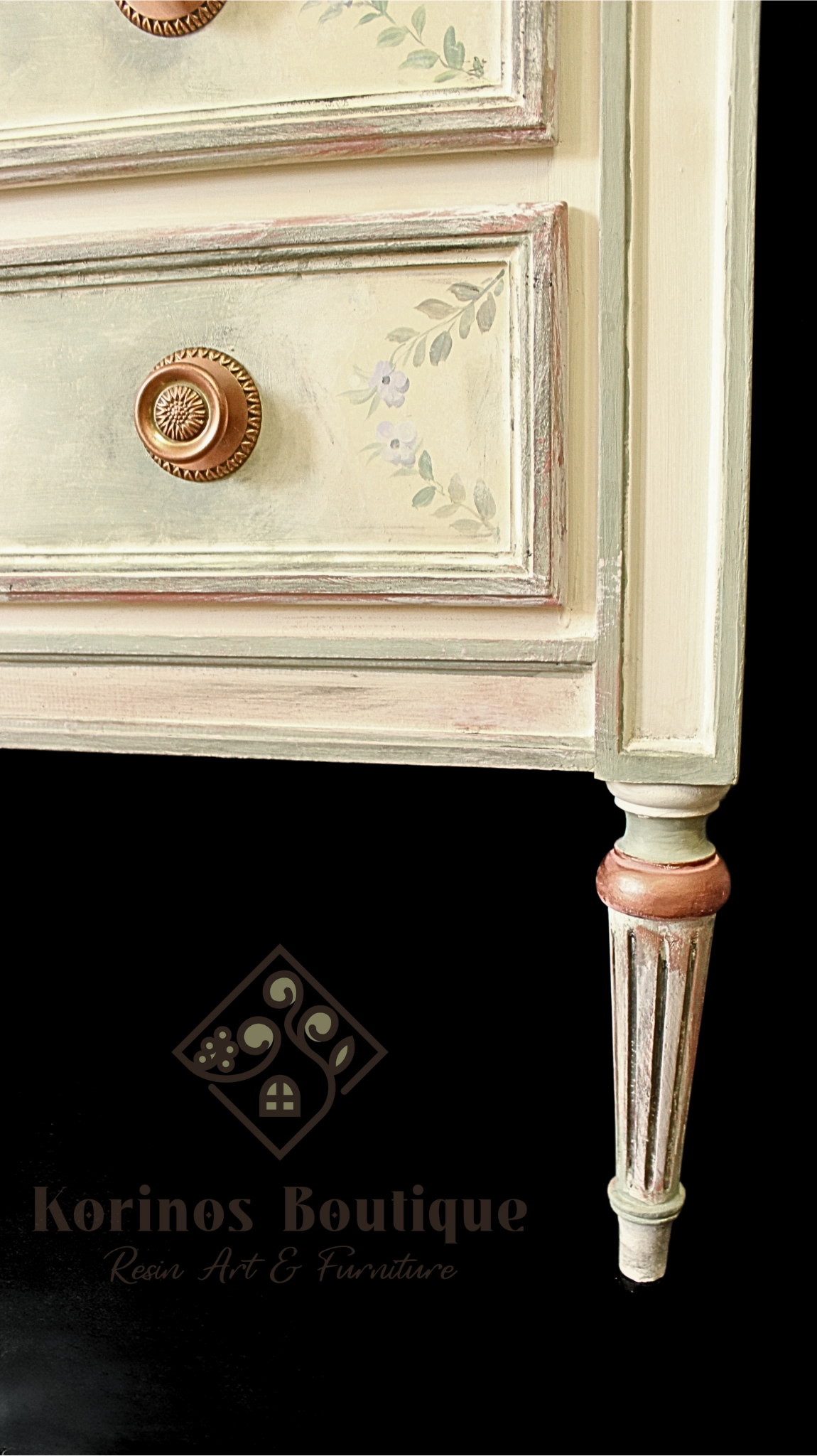 Set comodă și două noptiere recondiționate – Eleganță italiană cu accente artistice