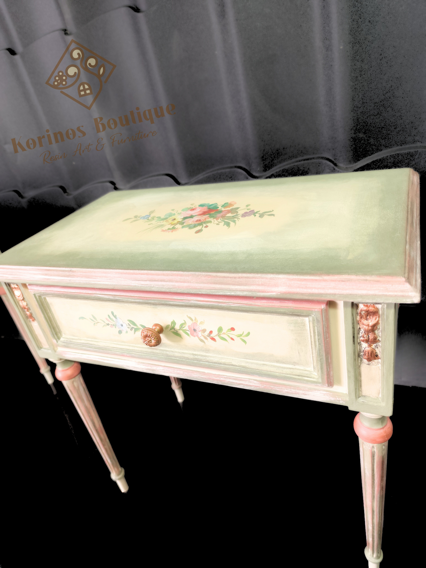 Set comodă și două noptiere recondiționate – Eleganță italiană cu accente artistice